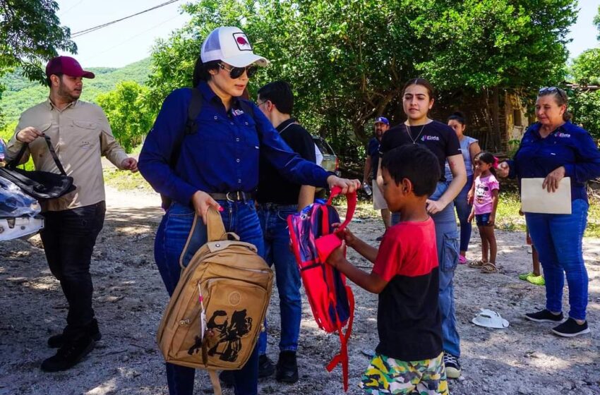  ¡Para un mejor regreso a clases! IMJU Elota entrega 300 mochilas