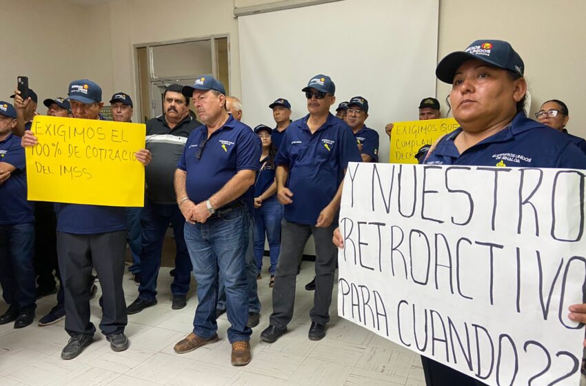  Grupo Guerreros Unidos irrumpe la sesión de Cabildo en Salvador Alvarado; exigen que les paguen ya a viudas de policías