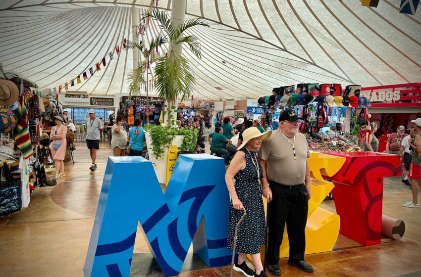  Tras el paso de ‘Hilary’ los cruceros regresan a Mazatlán y llenan sus calles de turistas extranjeros