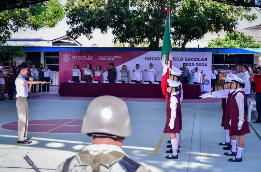  La Federal 1 de Mazatlán recibió el Lunes Cívico en el regreso a clases del ciclo escolar 2023-2024