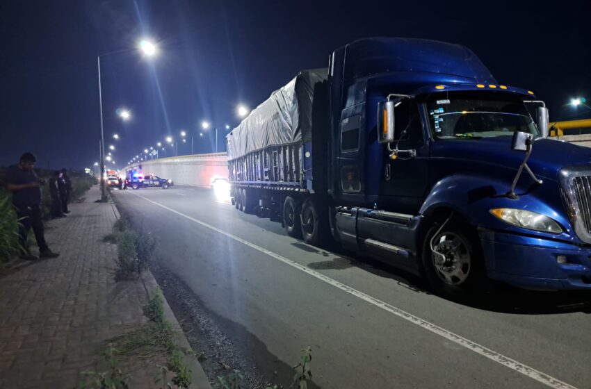  Tráiler arrolla a motociclista y lo arrastra varios metros por La Costerita