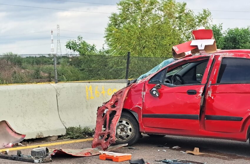  Conductor vuelca y destroza su vehículo en la carretera Culiacán-Eldorado