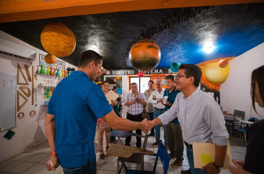  En Guasave, un viaje espacial por el aprendizaje, con pasión por enseñar, maestro adapta sistema solar en aula