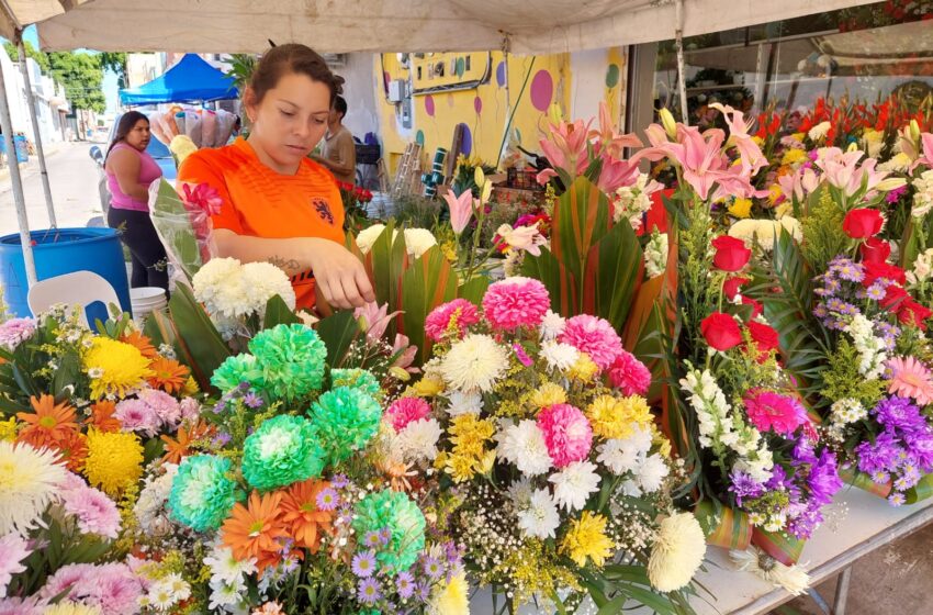  ¡Inicia la aglomeración! Florerías esperan repunte hasta del 200 por ciento en sus ventas por el Día de Muertos