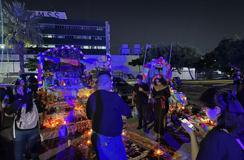  Estudiantes de la UAS rinden homenaje a los difuntos con un festival del Día de Muertos