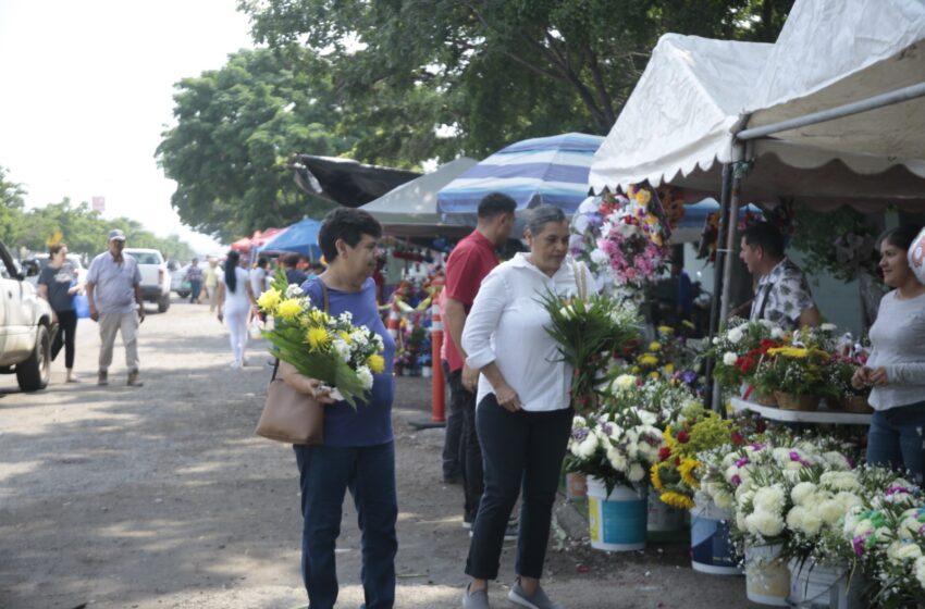  Comerciantes de flores en el Día de Muertos 