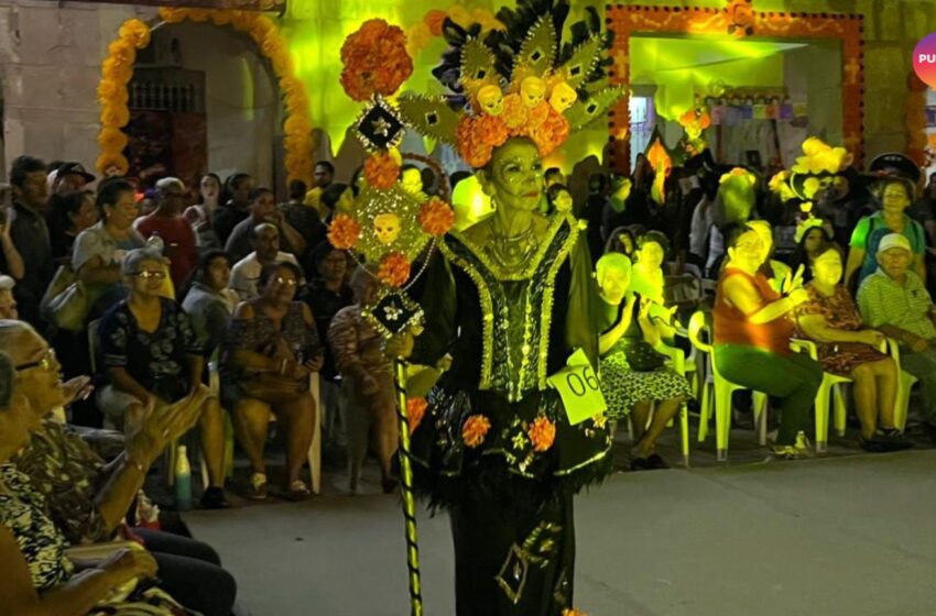  Los vivos celebran a los muertos con concurso de altares y catrinas  