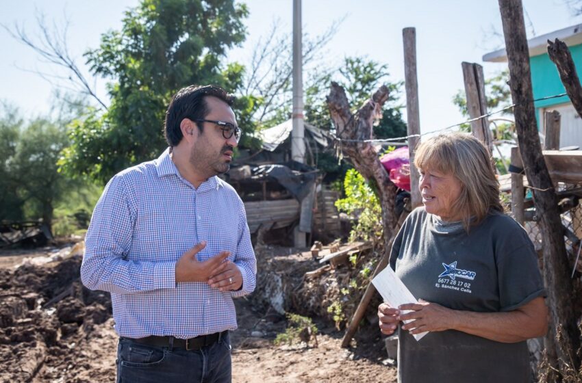  Entrega Juan de Dios Gámez apoyos económicos a familias afectadas por ‘Norma’ en Costa Rica y Eldorado