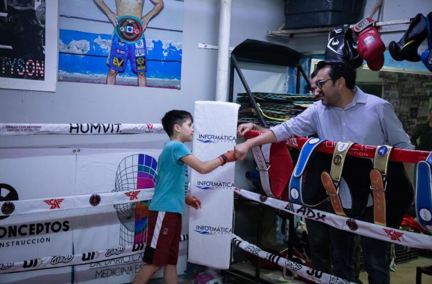  Da Juan de Dios banderazo de inicio de construcción de gimnasio de boxeo en Polideportivo Valle Alto