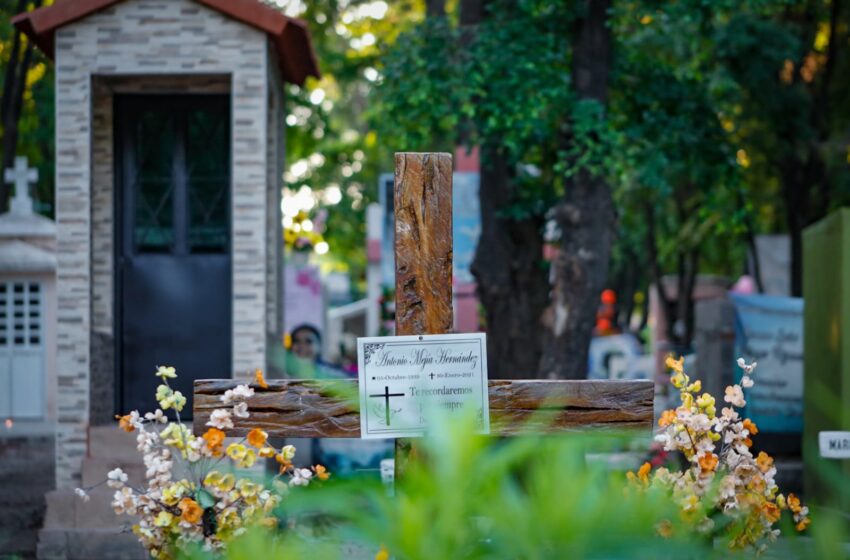 “No hay un día que no me acuerde de él”; con cariño y amor recuerdan a fieles difuntos este Día de Muertos
