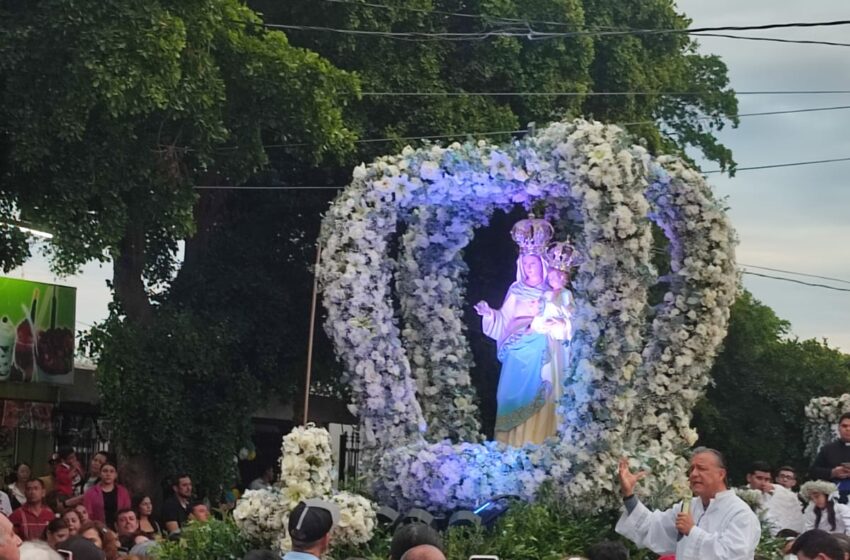  “Nuestra madre los ama tanto que ha salido a visitarlos”, en Guasave viven peregrinación a La Virgen del Rosario