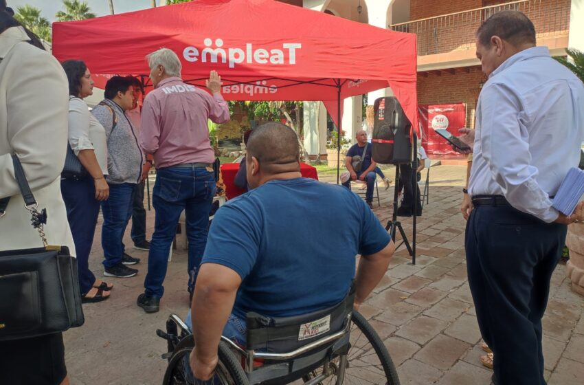  Ahome realiza la Feria del Empleo Azul para discapacitados