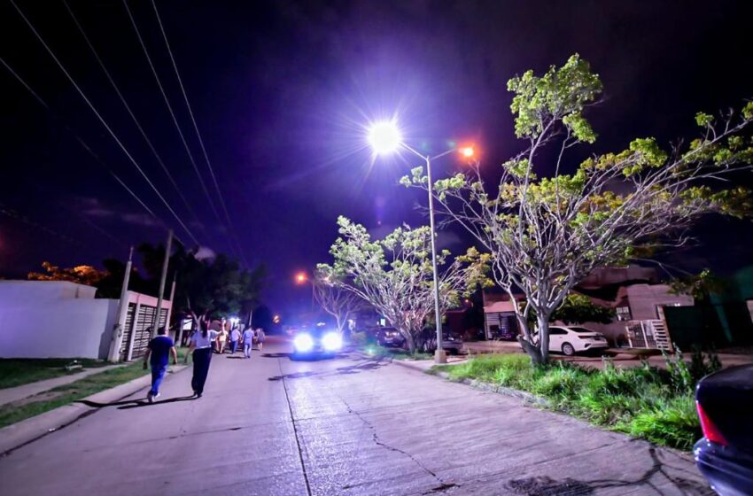  Personas de escaso recurso se llevan el cableado de aluminio de las luminarias en Mazatlán