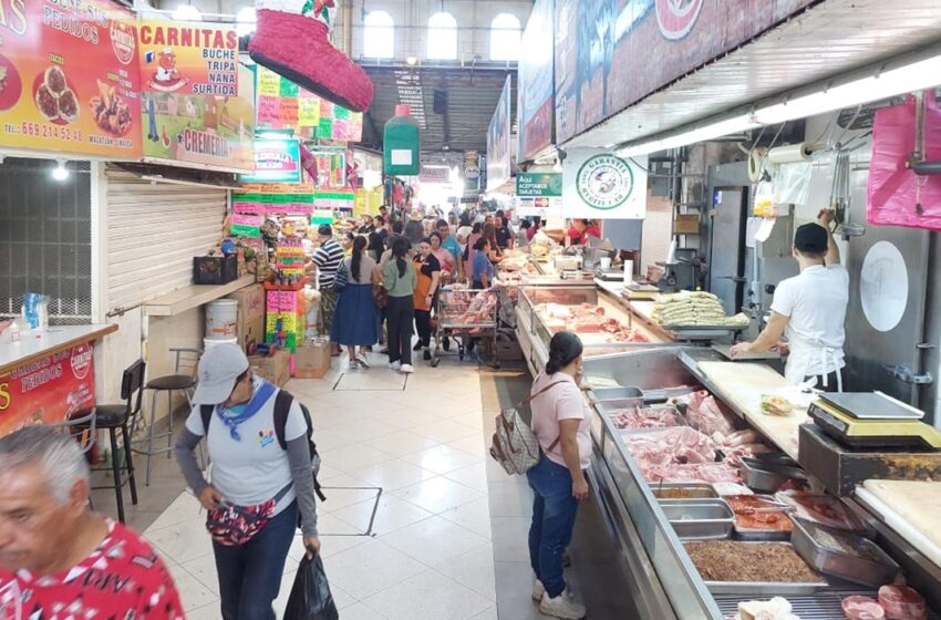  Locatarios en Mazatlán reportan malas ventas de pollo, esperan repunte para cena de Año Nuevo