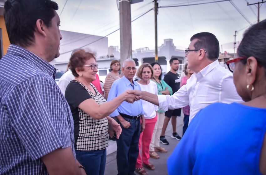  ¡Compromisos firmes! Édgar González atiende a vecinos de Villa Galaxia, Mazatlán