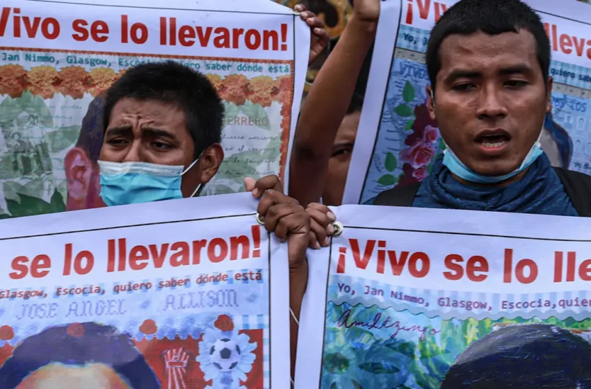  AMLO se reúne con fiscal tras liberación de 8 militares por el caso Ayotzinapa