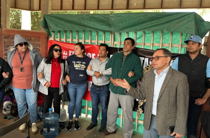  Se presenta Pedro Flores ante manifestantes de la UAdeo, en Guasave; establecen diálogo