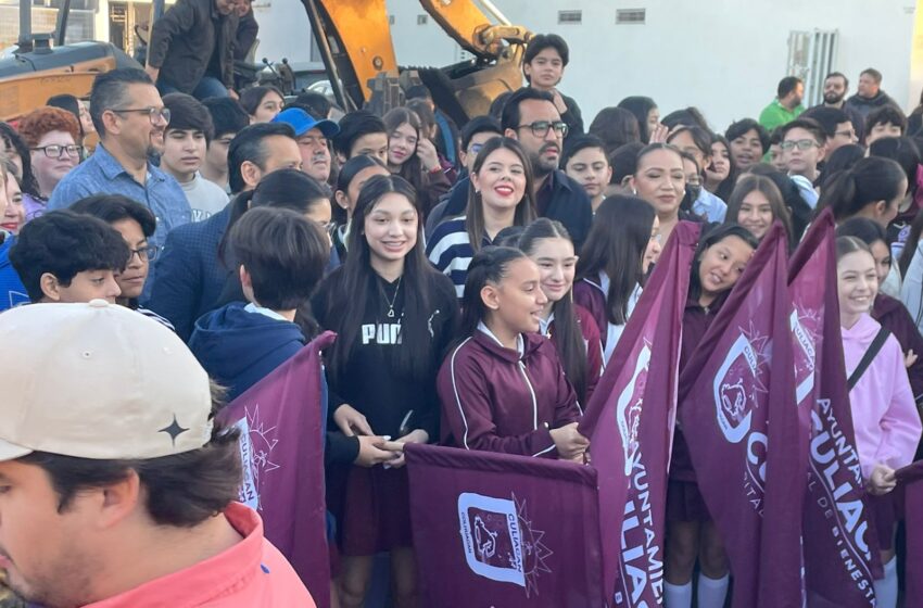  Juan de Dios Gámez da ‘banderazo’ de inicio de pavimentación en sector La Conquista