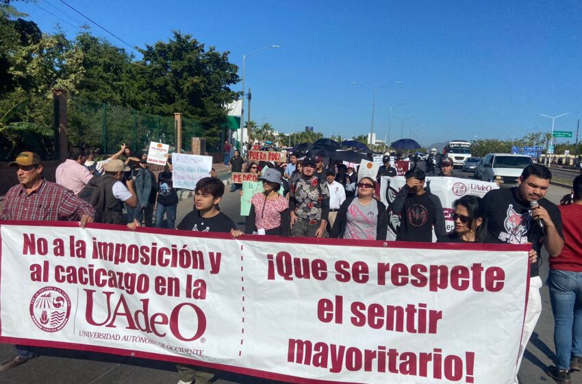  Marchan alumnos y docentes de la UAdeO en Culiacán y Guasave; piden la salida del rector Pedro Flores