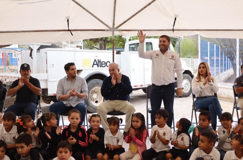  Rocha Moya y López Elenes entregan calles y alumbrado público en Soyatita, Badiraguato