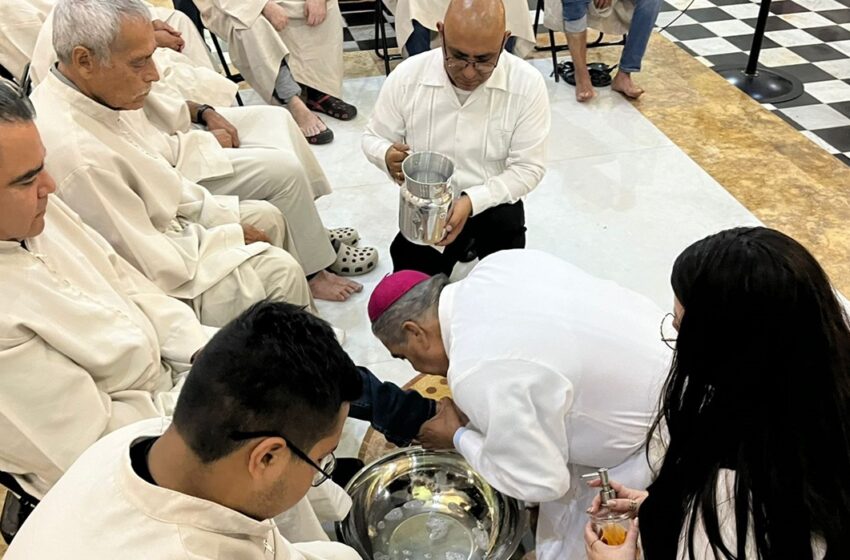  Conmemoran el Jueves Santo con lavatorio de pies en Catedral de Culiacán