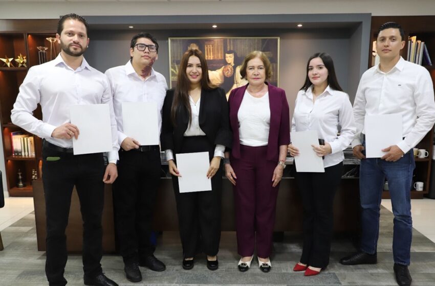  Entrega fiscal Sara Bruna Quiñónez nombramientos a nuevos peritos en Sinaloa