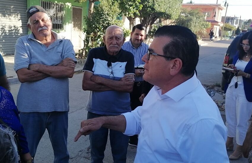  Alcalde Édgar González da solución a problemática que viven los vecinos de la colonia Esperanza