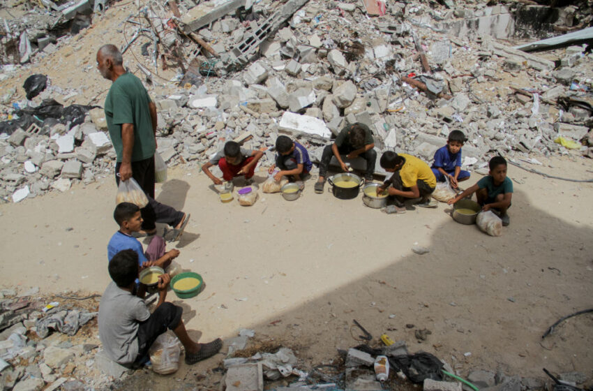  “¡Por ​​esto murió nuestro hijo, por frijoles!”, dice la familia de un niño en Gaza que murió aplastado por un paquete de ayuda lanzado desde el aire