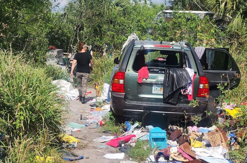  Los desastres naturales dejan a las personas sin hogar con pocas opciones: resguardados en automóviles y sus pertenencias arrasadas