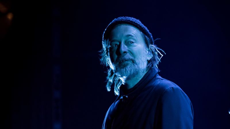  Thom Yorke, cantante de Radiohead, abandona el escenario tras ser abucheado por un manifestante propalestinos