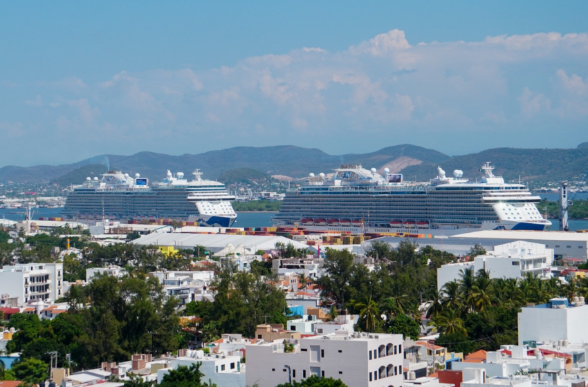  Arriban a Mazatlán dos cruceros turísticos con 6,859 pasajeros