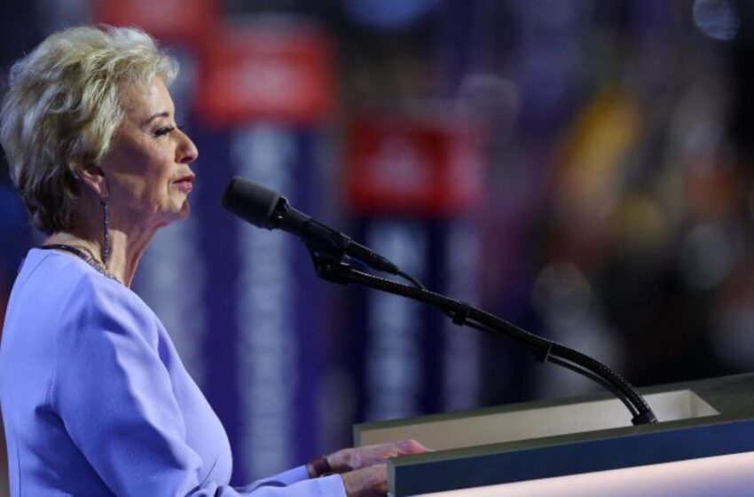  Trump anuncia a Linda McMahon, ex-CEO de la WWE, como su elección para secretaria de Educación