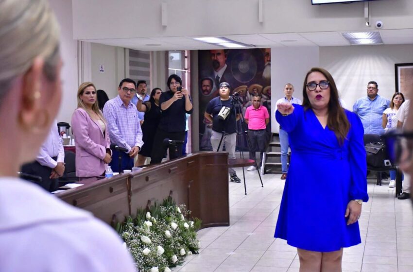  Presidenta Municipal Estrella Palacios toma protesta a Laura Delia Gavica Hernández, como octava regidora suplente