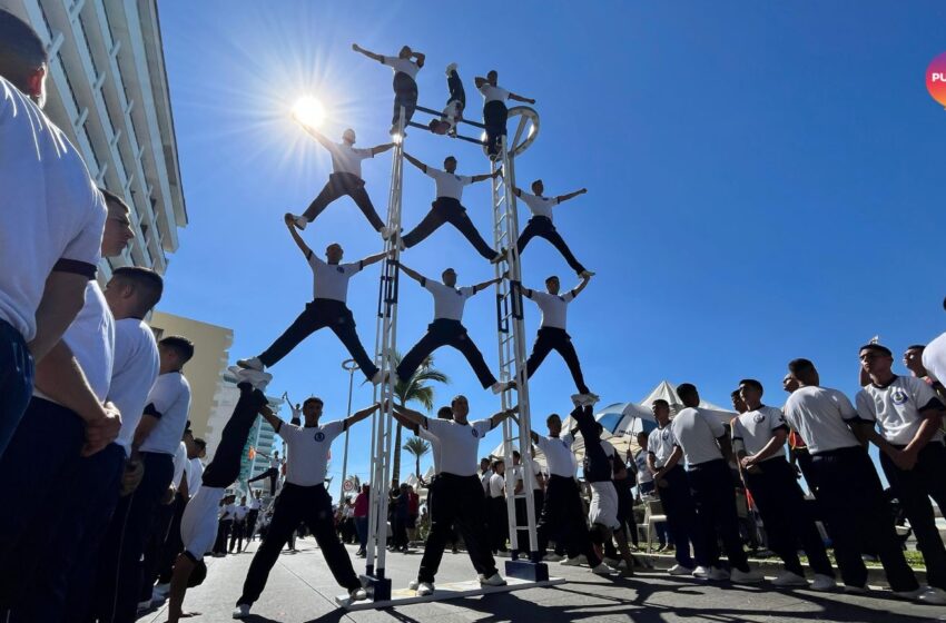  Un revolucionario desfile en Mazatlán