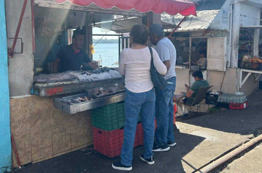  Embarcadero de Isla de la Piedra revive con demanda navideña y fin de año