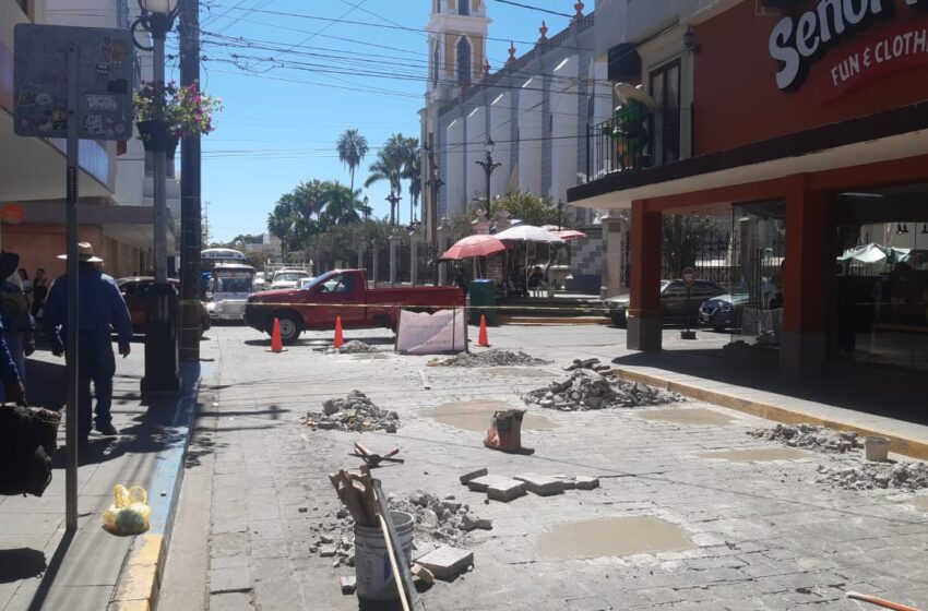  Rehabilitan Calles del Centro Histórico con la Misma Piedra Pórfida o Cemento Gris Reforzado?