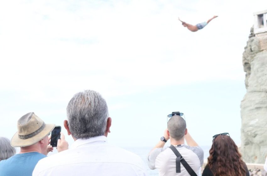  Mazatlán se llena de vida con la llegada del Carnival Panorama 