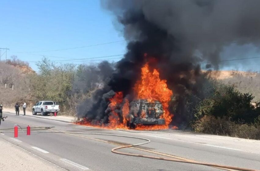  Incendio de Camioneta de Valores en la Carretera Internacional México 15