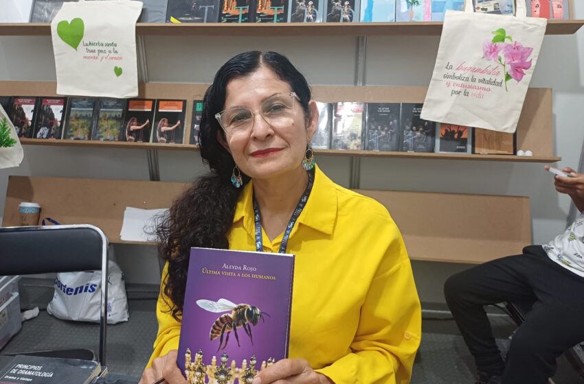  Aleyda Rojo da a conocer su nuevo libro Última visita a los humanos 