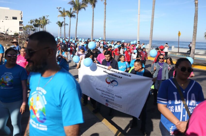 ‘Paso a Paso por el Autismo’ tiñe de azul, verde, rosa y morado el malecón