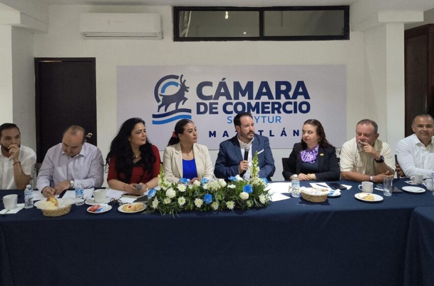 Canaco Mazatlán entrega propuesta de plan económico a Ricardo Velarde