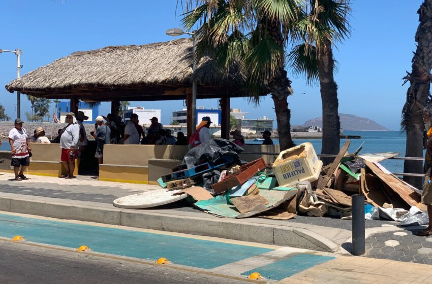 Operadora de Playa y Escuadrón Acuático realizan limpieza en Playa Norte